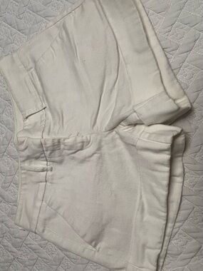 New York & Company Cream Cotton-Blend Shorts
